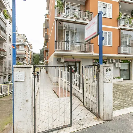 Modern Near Metro A *