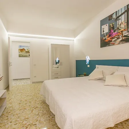 Modern Near Metro A * روما